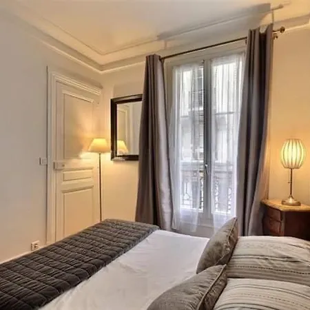 Апартаменты Champs Elysee Париж